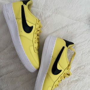 Nike Air Force One/yellow/ size 7 youth=women 8.5-9